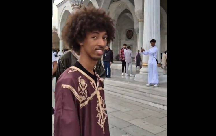 Melike Hatun camisinde bayram namazı sonrası. Yer: Maalesef Türkiye Cumhuriyeti'nin başkenti Ankara - Resim: 7